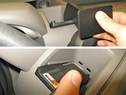 Bardzo mocny, bezinwazyjny wspornik montażowy do Opel Movano 11-17