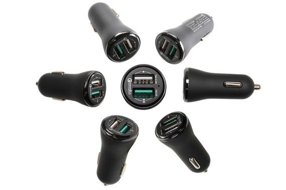 Ładowarka samochodowa do gniazda zapalniczki z dwoma gniazdami USB.