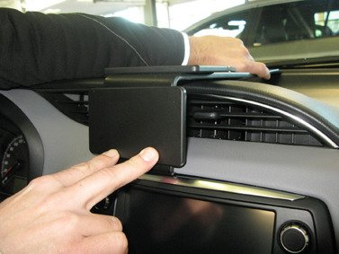 Bardzo mocny, bezinwazyjny wspornik montażowy do Toyota Yaris 15-18