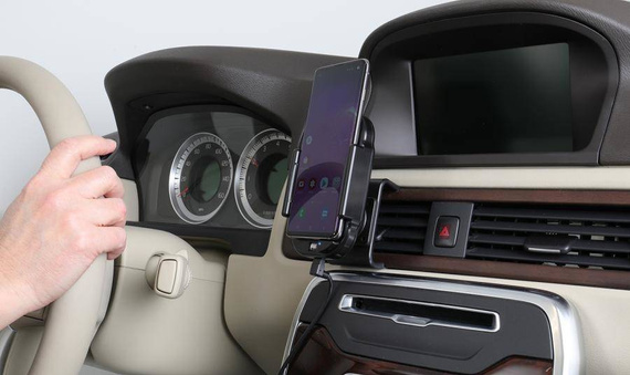 Uchwyt indukcyjny dedykowany do Samsung Galaxy S10 z wbudowanym kablem USB oraz ładowarką samochodową