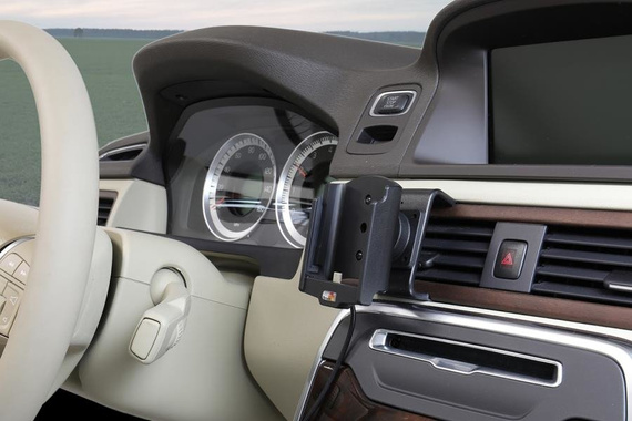 Uchwyt do Google Pixel 3 z wbudowanym kablem USB oraz ładowarką samochodową.