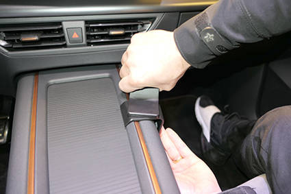 ProClip do Seat Born 2022-2025