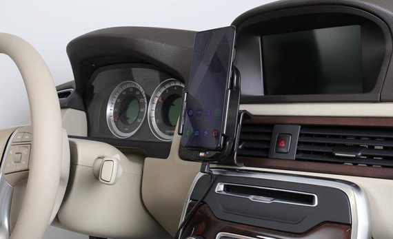 Uchwyt indukcyjny dedykowany do Samsung Galaxy S20+ z wbudowanym kablem USB oraz ładowarką samochodową