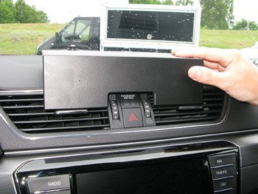 Bardzo mocny, bezinwazyjny wspornik montażowy do Skoda Superb 16-18