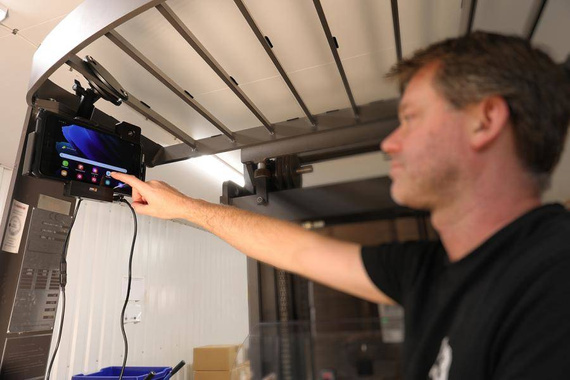 Uchwyt aktywny z blokadą na kluczyk do Samsung Galaxy Tab Active 3, SM-T570/SM-T575 w oryginalnym futerale