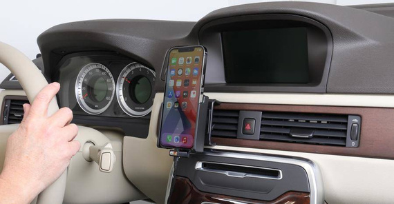 Uchwyt do Apple iPhone 12 Pro Max z wbudowanym kablem USB oraz ładowarką samochodową
