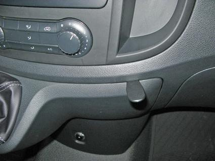 Brodit ProClip uchwyt do Mercedes Benz Vito 2015-2023