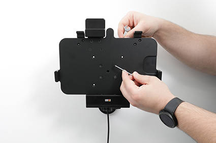 Uchwyt aktywny o wzmocnionej konstrukcji do Zebra ET45 10.0 z blokadą sprężynową.