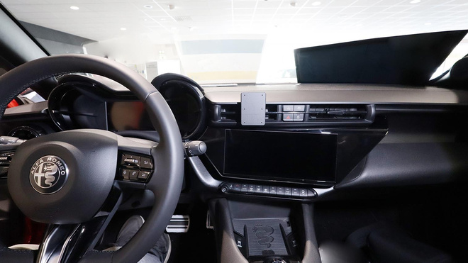 Brodit ProClip uchwyt do Alfa Romeo Junior 2024-2026