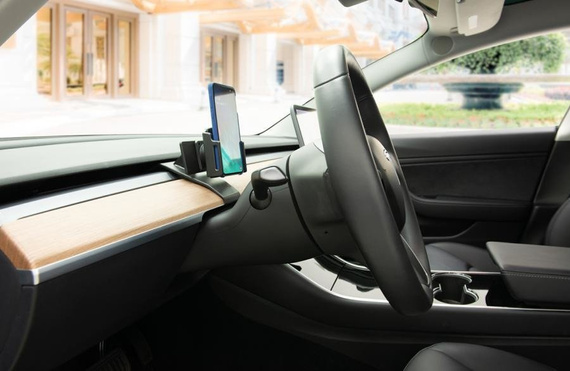 Uchwyt uniwersalny regulowany do telefonu bez futerału oraz w futerale lub etui o wymiarach: 70-83 mm (szer.), 2-10 mm (grubość)