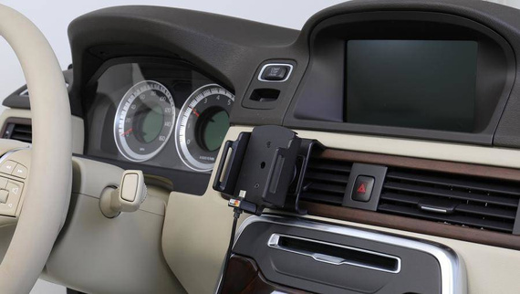 Uchwyt uniwersalny regulowany do Samsung Galaxy S21 Ultra bez futerału oraz w futerale lub etui o wymiarach: 75-89 mm (szer.), 2-10 mm (grubość) z wbudowanym kablem USB-C oraz ładowarką samochodową