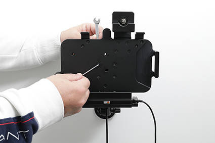 Uchwyt aktywny o wzmocnionej konstrukcji do Zebra ET40 8.0 z modułem komunikacyjno-ładującym i blokadą kluczykową.